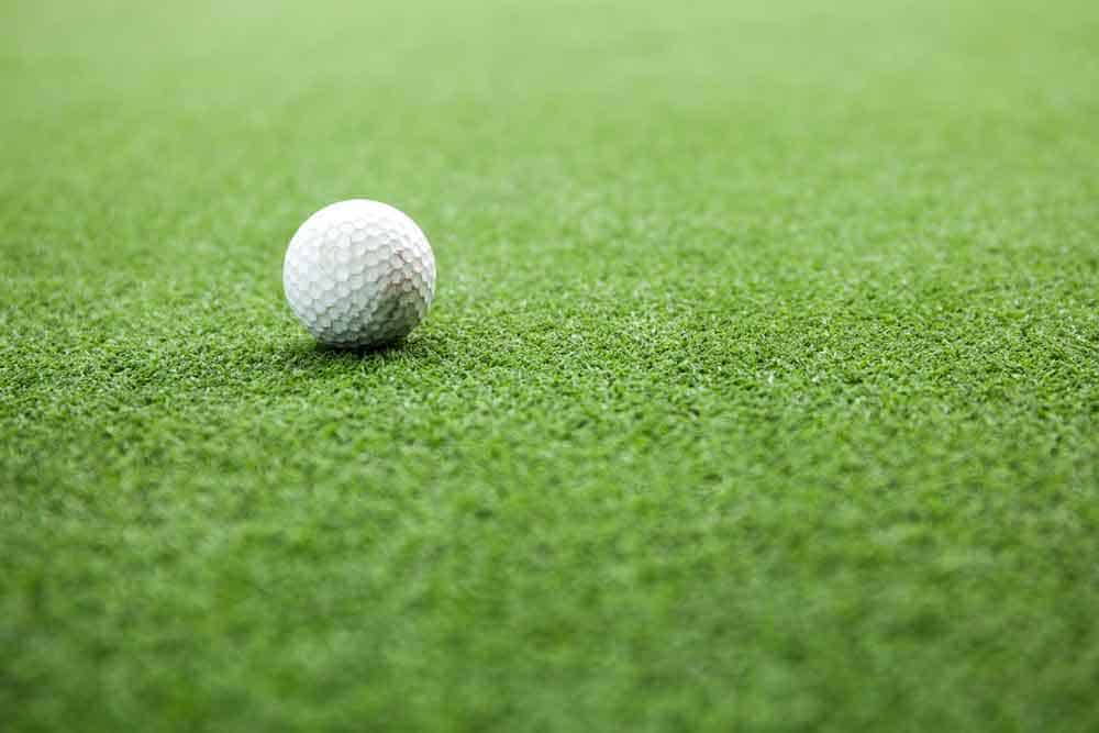 El significado y el simbolismo del sueño de color verde. 4 Campo de golf verde